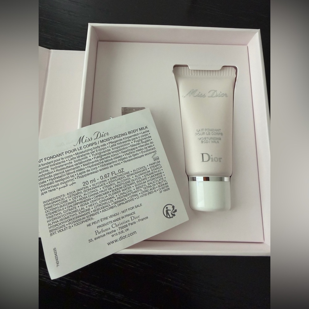 Miss Dior Blooming Bouquet Body Lotion - Picture 2 of 3